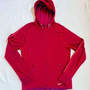 🏃🏽‍♂️💪🏽Stylish NIKE running jacket must have!!